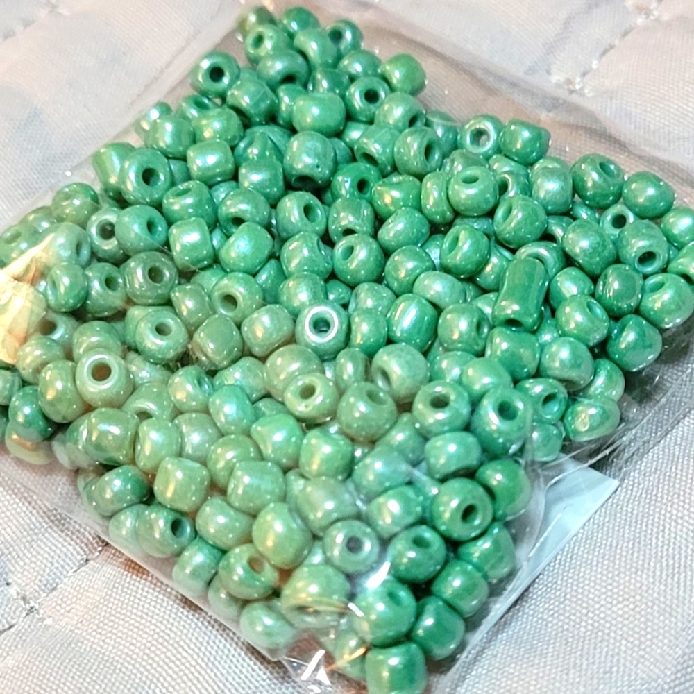 NWT 6/0 Pearl Green - Seed Beads